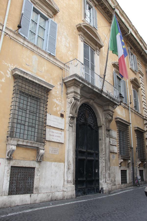 Pensión Abagnale Montecitorio